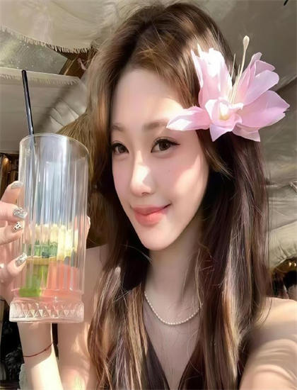 《活在当下2012》详细剧情解析：从开场到结局的完整叙事分析